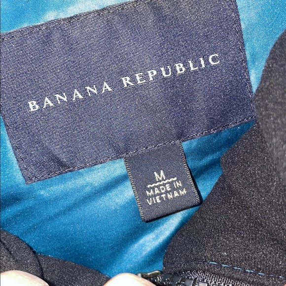 Banana Republic Men’s Black Puffer Vest - Picture 4 of 5